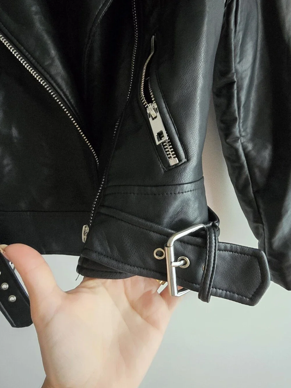 NWOT $80 Zara CROPPED FAUX LEATHER BIKER JACKET Size M